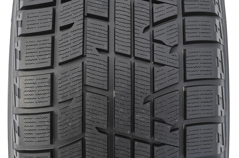 Yokohama Ice Guard IG50+ дренаж